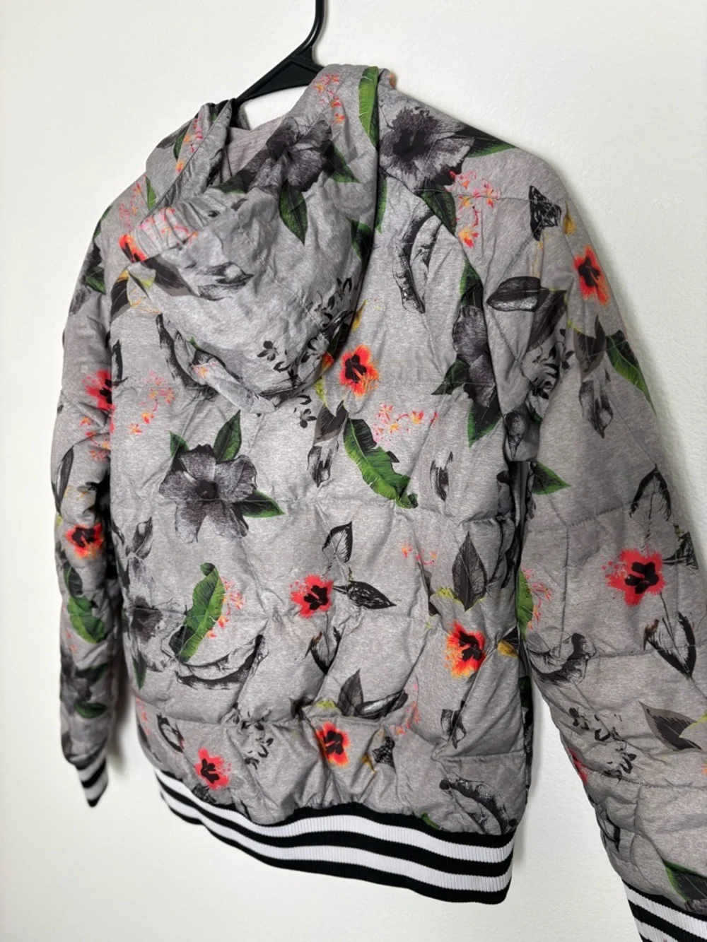 Obermeyer Kids Vintage 01 Gray Floral Quilted Pullover Puffer Jacket Size Large